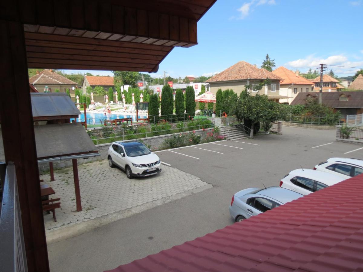 Pensiunea Cetina Brad  Exteriér fotografie